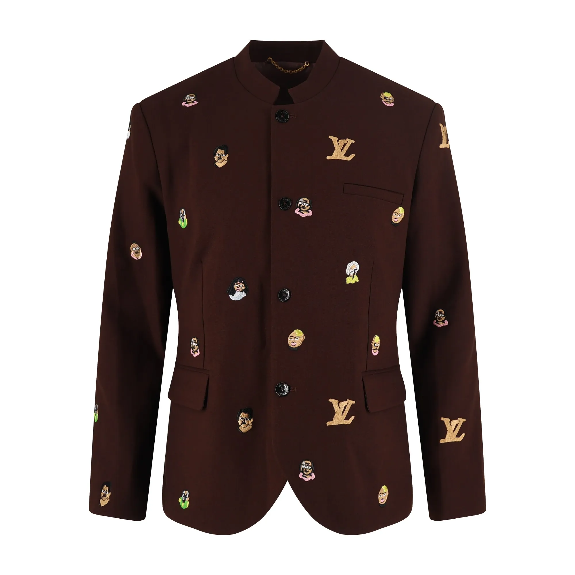 🅿️1120 1v 24SS small head pattern embroidered jacket. The first series of cooperation with artist Henry Talor. The embroidered figures on it really don’t need to be too delicate. They can be salty or sweet through different combinations. The fabric is made of the same ultra-high-count imported worsted wool blended nylon material as the original. There is no color difference between the color and texture of the original. The accessories and hardware are all custom-made from molds, which is extremely difficult and costly, just to ensure the absolute restoration from the inside to the outside. The special-shaped tailoring of the neckline is restored with ingenuity, and the shoulder pads have been adjusted many times to perfect the original straight shoulder shape. 2,500 specially-made small back collar logos are used for high-density embroidery on the same fabric base. The Feidong logo is clear and delicate, highlighting the identity. The overall wiring is straight and delicate, the fabric is comfortable and soft, and the color is consistent without color difference. Size:46-48-50-52